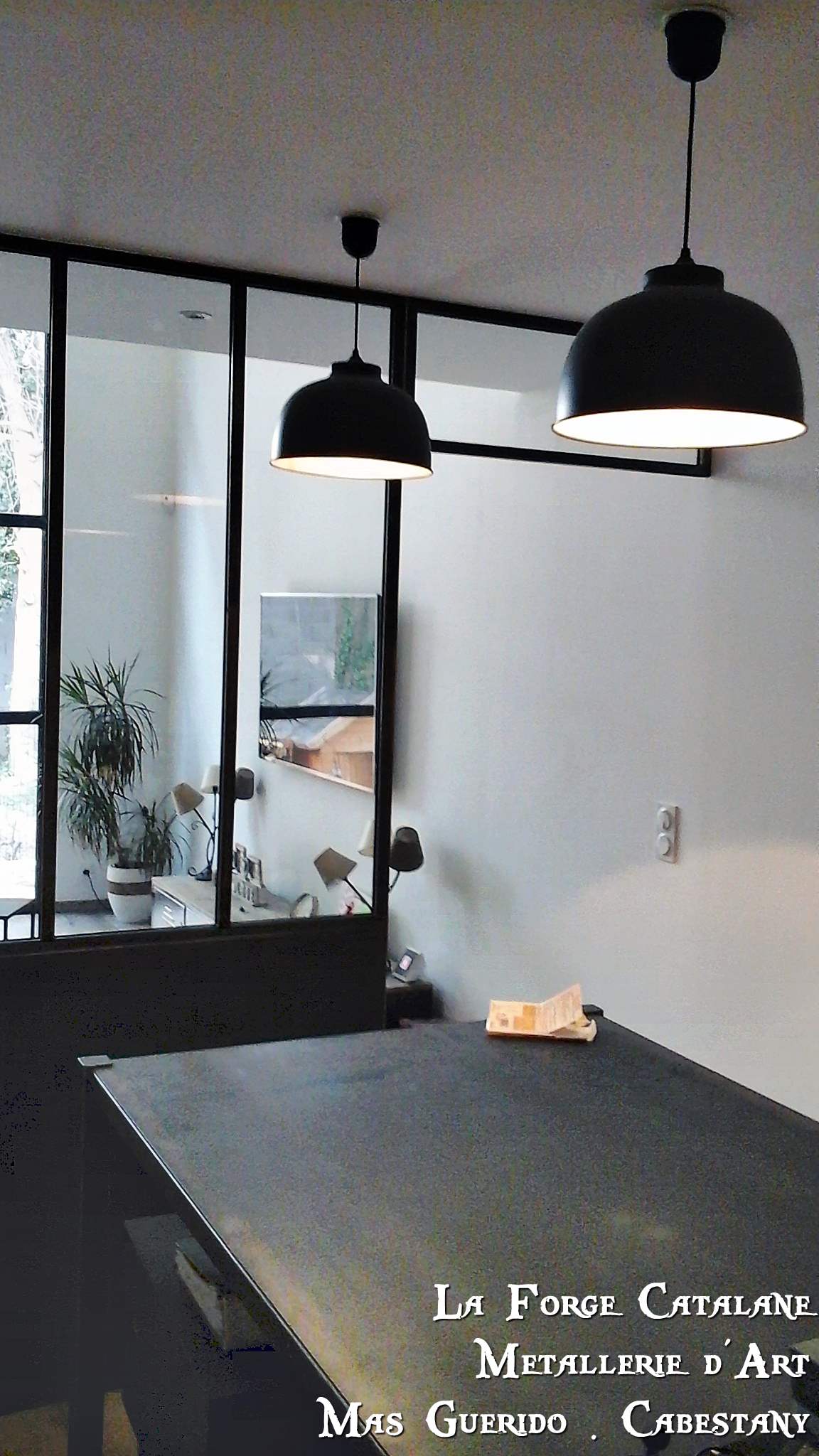 verriere fixe ouverture passage cuisine clair fer soubassement forge catalane (5).jpg